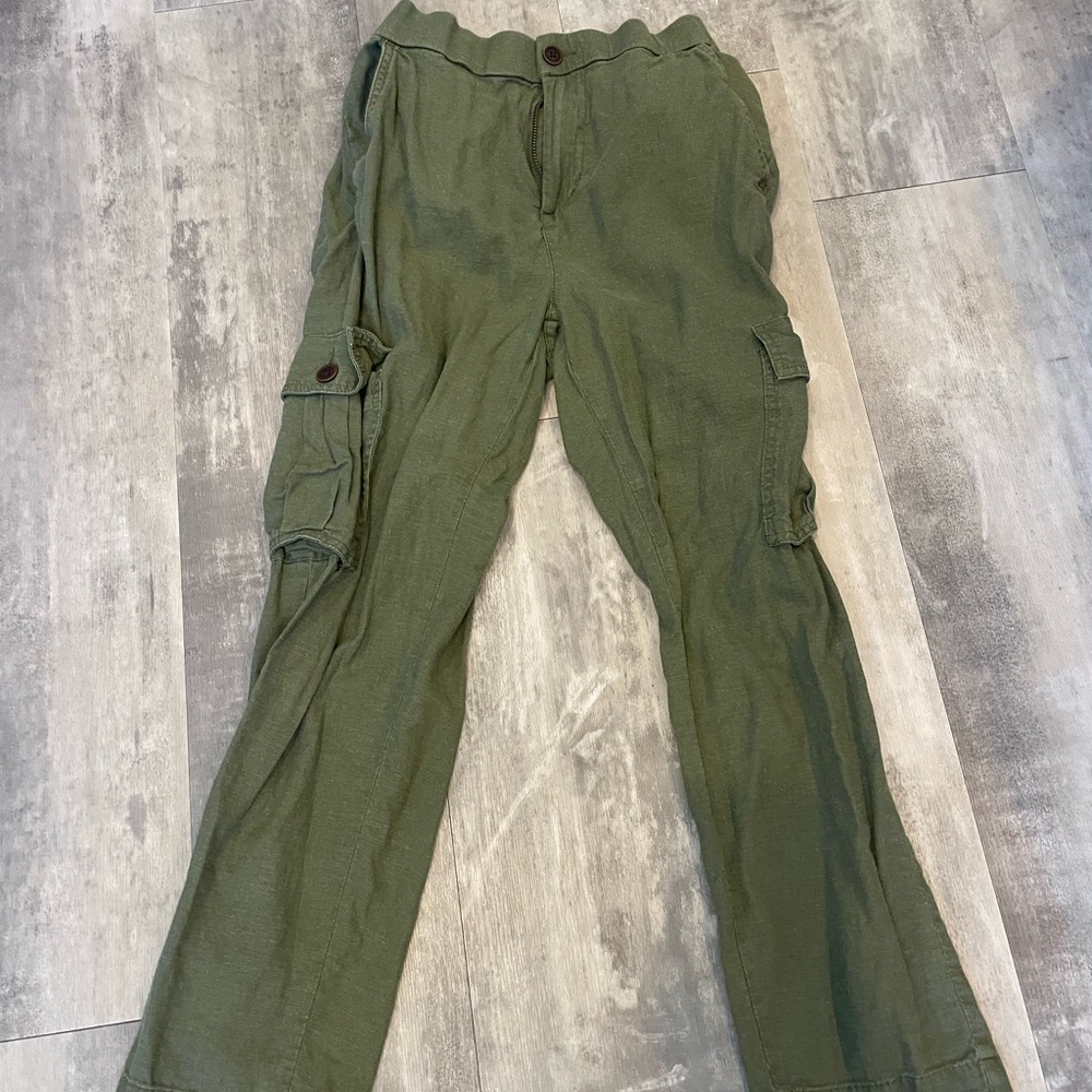 green pants